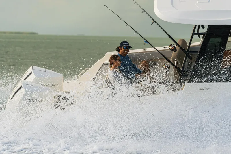 Slide: The Image of Boston Whaler 330 Vantage 2025 - 9