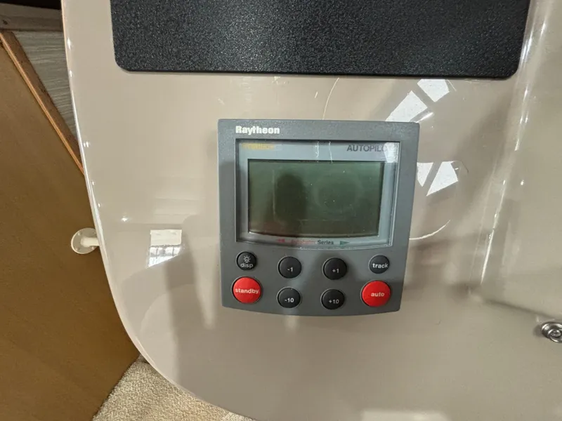 Slide: The Image of Raytheon autopilot control panel on 2000 Bayliner 3788 Command Bridge Motoryacht. - 14