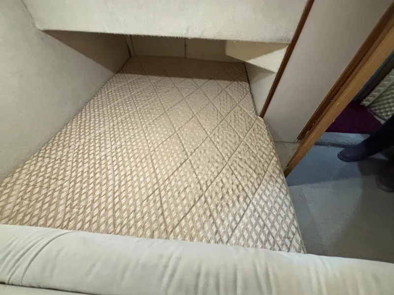 Slide: The Image of Interior cabin bed of 2000 Bayliner 3788 Command Bridge Motoryacht. - 28