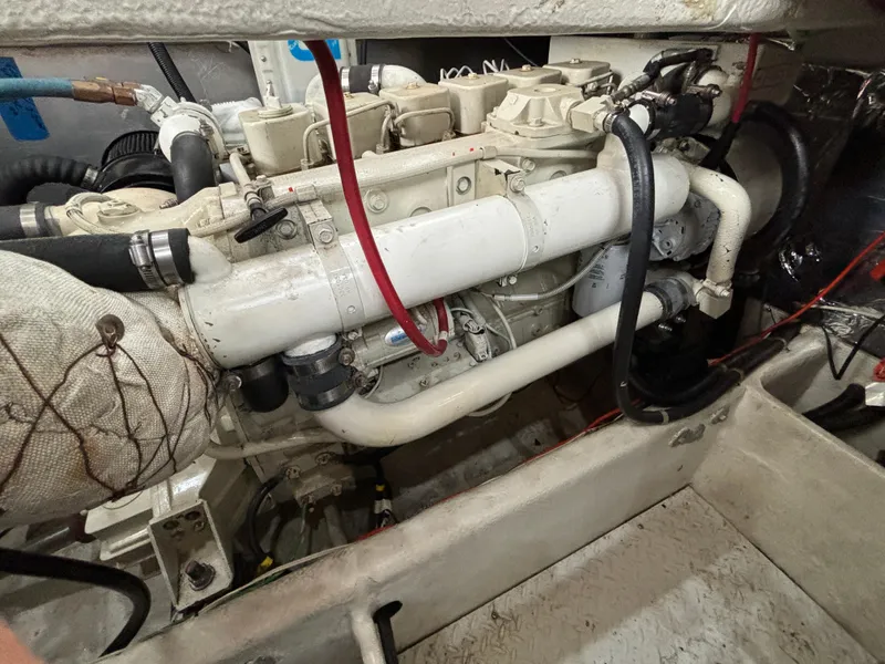 Slide: The Image of Engine compartment of a 2000 Bayliner 3788 Command Bridge Motoryacht. - 31