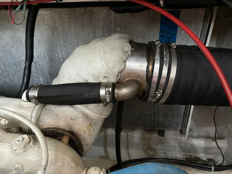 Slide: The Image of Engine compartment of a 2000 Bayliner 3788 Command Bridge Motoryacht showing hoses and fittings. - 32