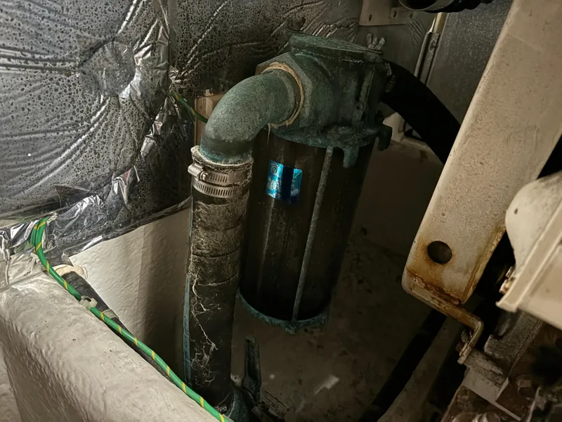 Slide: The Image of Engine compartment of a 2000 Bayliner 3788 Command Bridge Motoryacht showing a water filter. - 34