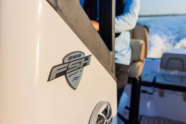Slide: The Image of 2024 Yamaha Boats 255 FSH Sport H logo on boat side. - 18