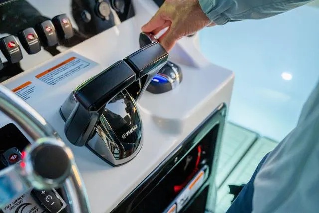 Slide: The Image of Close-up of 2024 Yamaha Boats 255 FSH Sport H throttle controls. - 27