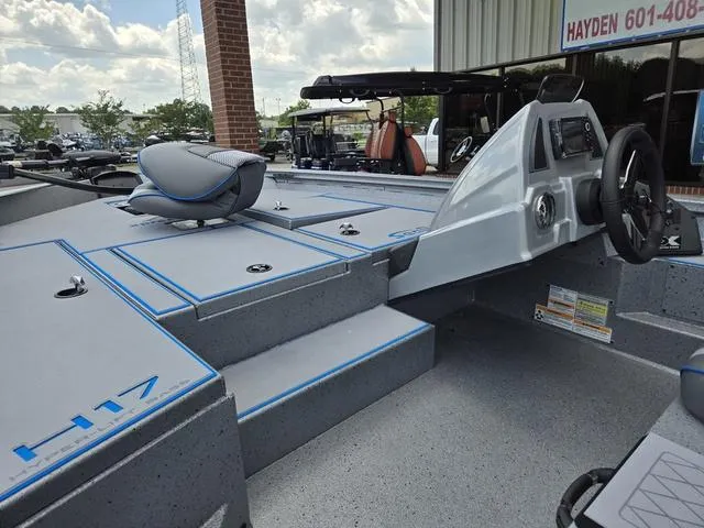 Slide: The Image of Xpress H17 2025 - 10