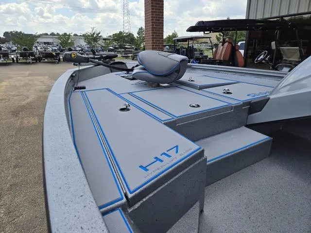 Slide: The Image of Xpress H17 2025 - 6