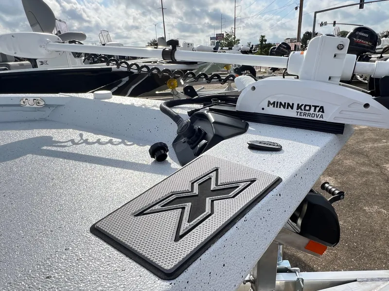 Slide: The Image of 2025 Xpress H22B Hyper-Lift Bay boat with Minn Kota Terrova trolling motor. - 13