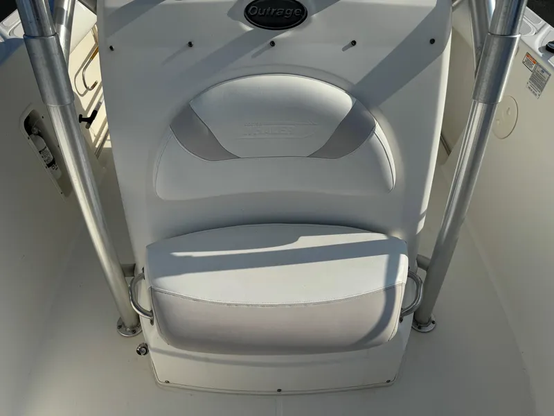 Slide: The Image of Boston Whaler 270 Outrage 2007 boat seat and console detail. - 10