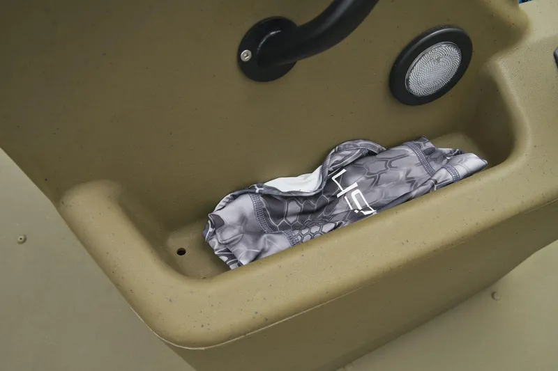 Slide: The Image of Tracker Grizzly 2072 CC Sportsman 2024 - 32