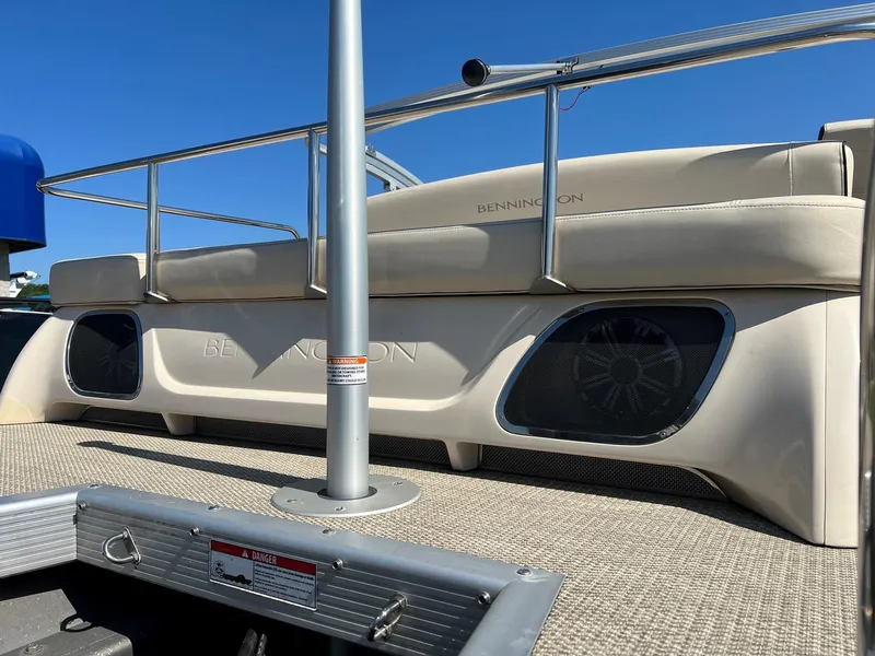 Slide: The Image of 2020 Bennington R 25 RSB pontoon boat rear deck with seating and railings. - 10