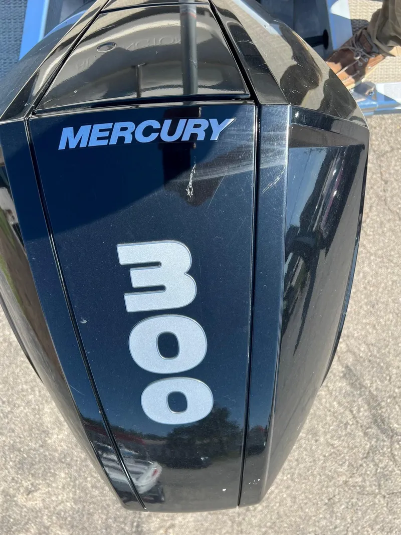 Slide: The Image of Mercury 300 outboard motor on a 2020 Bennington R 25 RSB boat. - 6