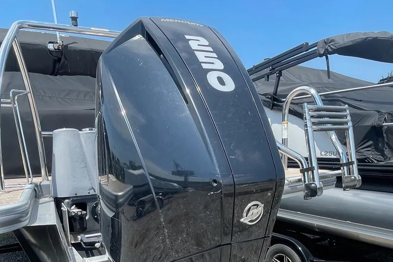Slide: The Image of 2019 Barletta L25U boat with Mercury 250 outboard motor. - 9