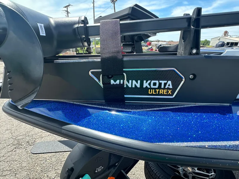 Slide: The Image of 2024 Skeeter ZXR21 boat with Minn Kota Ultrex trolling motor. - 8