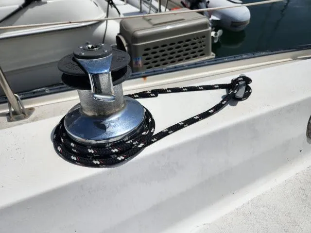 Slide: The Image of Catalina 36 sailboat winch with black and white rope, 1985 model. - 28