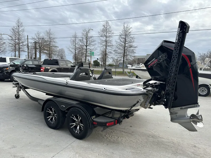 Slide: The Image of Falcon F195 2020 - 9