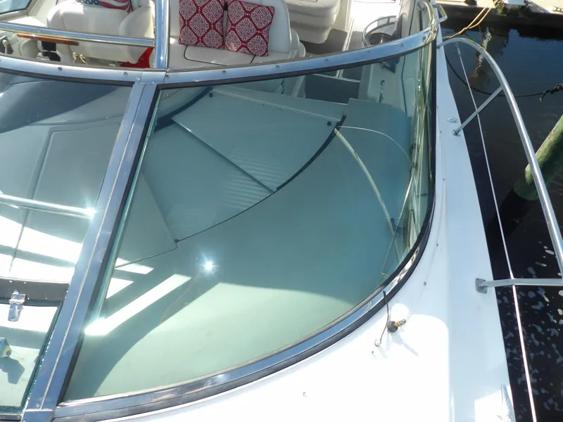 Slide: The Image of 2005 Sea Ray 390 Sundancer boat windshield and deck view. - 11