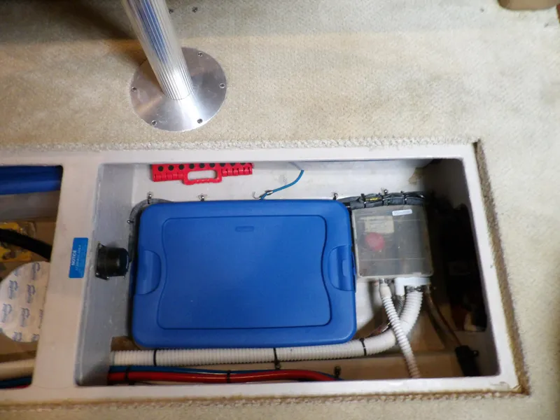 Slide: The Image of Sea Ray 390 Sundancer 2005 - 75