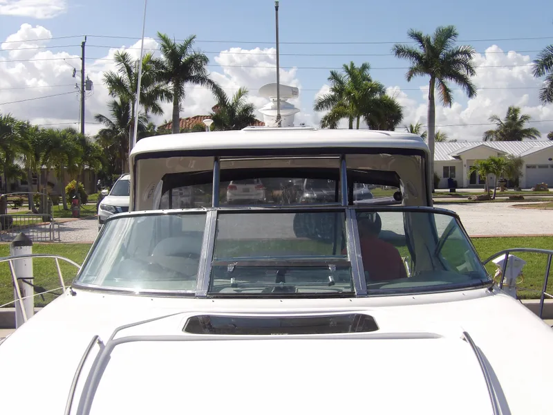 Slide: The Image of 2005 Sea Ray 390 Sundancer yacht docked with palm trees in the background. - 9
