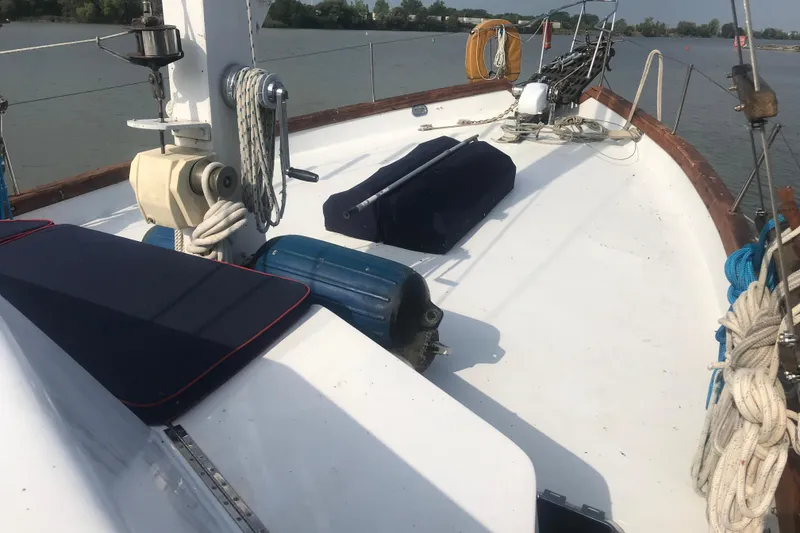 Slide: The Image of Deck of 1984 Custom 43 Steady Sailor yacht with ropes and equipment. - 9