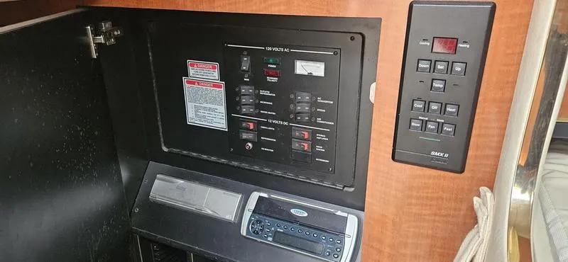 Slide: The Image of Control panel of a 2001 Sea Ray Sundancer 280 boat. - 5