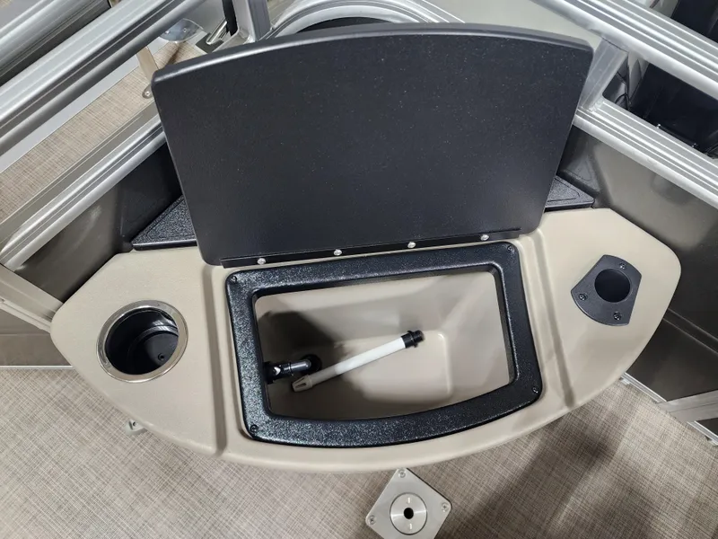 Slide: The Image of 2024 Sun Tracker Fishin' Barge 20 DLX livewell and cup holders. - 13