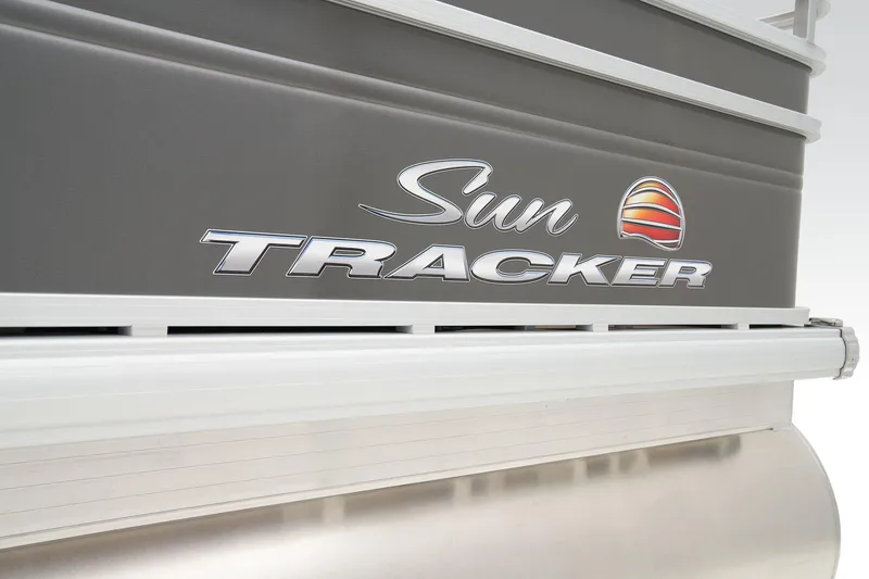 Slide: The Image of Sun Tracker Fishin' Barge 22 DLX 2024 - 19
