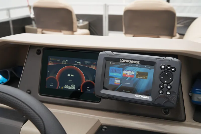 Slide: The Image of Sun Tracker Fishin' Barge 22 DLX 2024 - 35