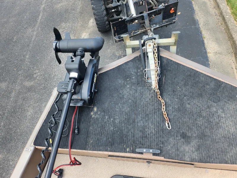 Slide: The Image of 2015 Smoker Craft Sportsman Pro 1866 boat with trolling motor and trailer hitch. - 15