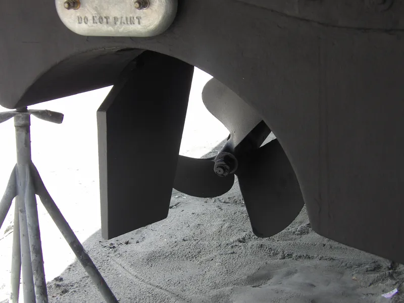 Slide: The Image of Propeller and rudder of a 2012 Tiara Yachts 3100 Coronet. - 7