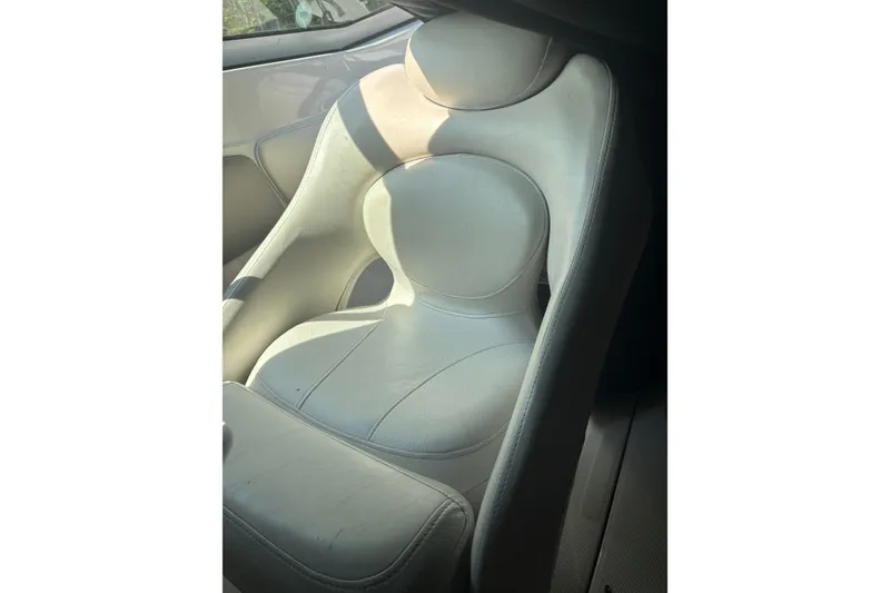 Slide: The Image of 2007 Crownline 240 EX boat seat, featuring white leather upholstery and ergonomic design. - 18