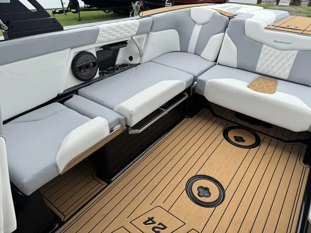 Slide: The Image of MasterCraft XT24 2024 - 13