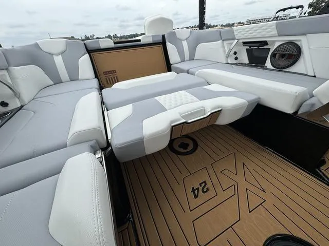 Slide: The Image of MasterCraft XT24 2024 - 16