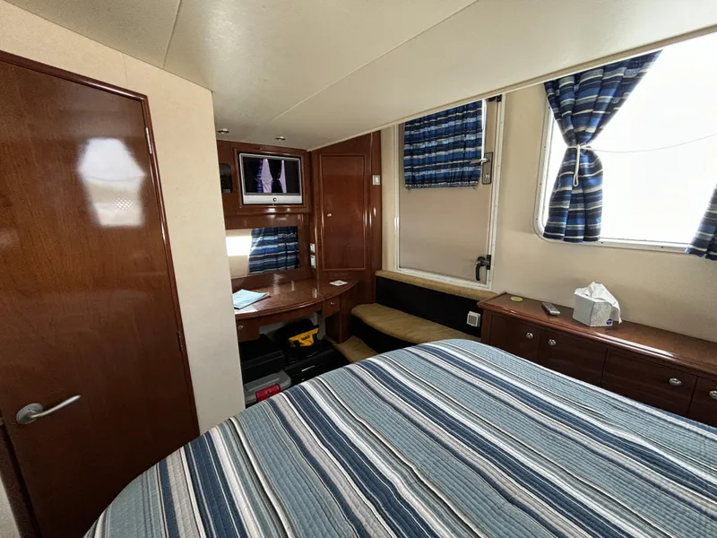 Slide: The Image of Master Stateroom looking to starboard - 34