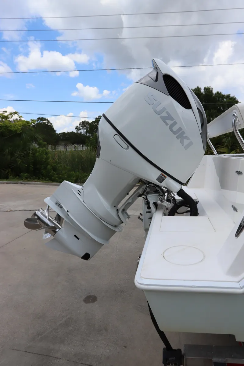 Slide: The Image of 2012 Contender 25 Tournament boat with Suzuki outboard motor. - 7