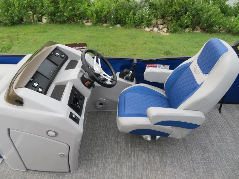 Slide: The Image of 2024 Bennington 25LTSB boat helm with blue and white captain's chair. - 10