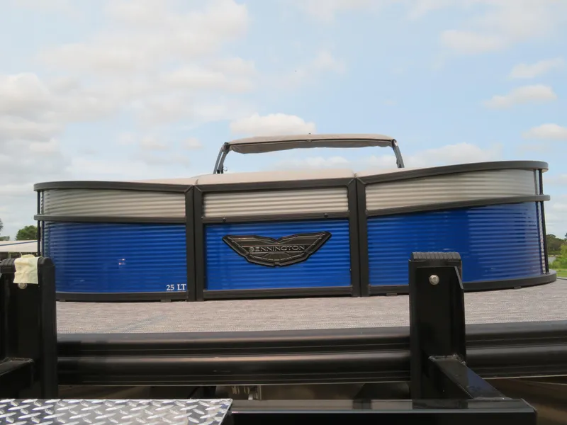 Slide: The Image of 2024 Bennington 25LTSB pontoon boat with blue and silver exterior. - 24