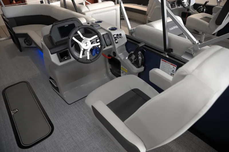 Slide: The Image of Harris 230 CRUISER 2025 - 13