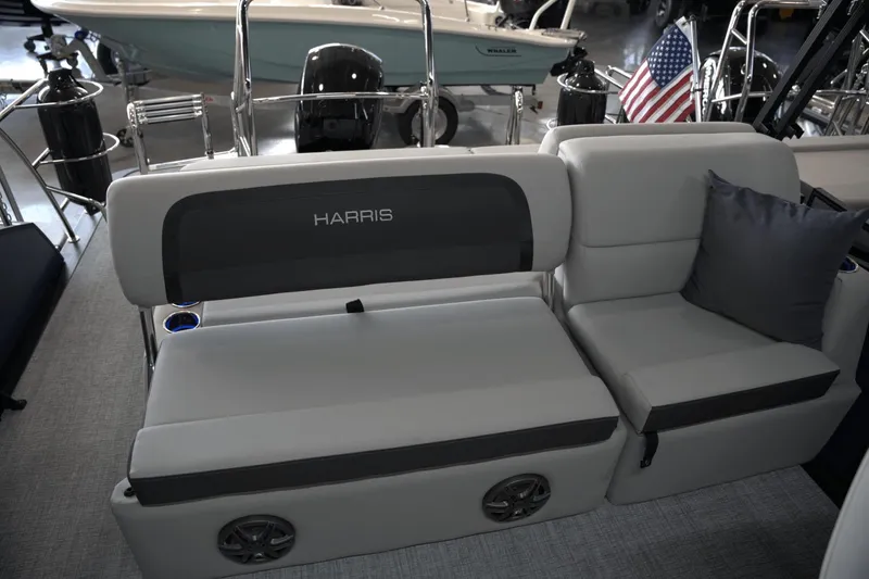 Slide: The Image of Harris 230 CRUISER 2025 - 17