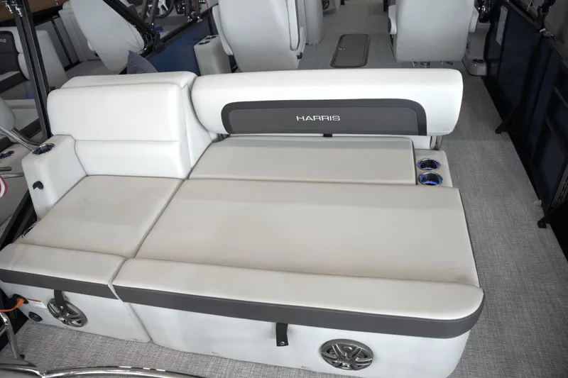 Slide: The Image of Harris 230 CRUISER 2025 - 19