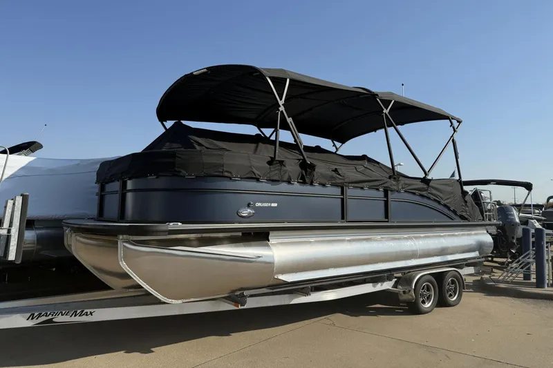 Slide: The Image of Harris 230 CRUISER 2025 - 2