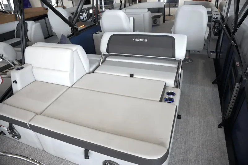 Slide: The Image of Harris 230 CRUISER 2025 - 20