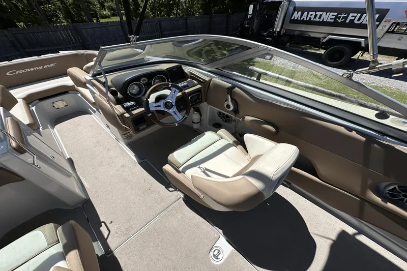 Slide: The Image of Crownline Boats E1 XS 2017 - 14