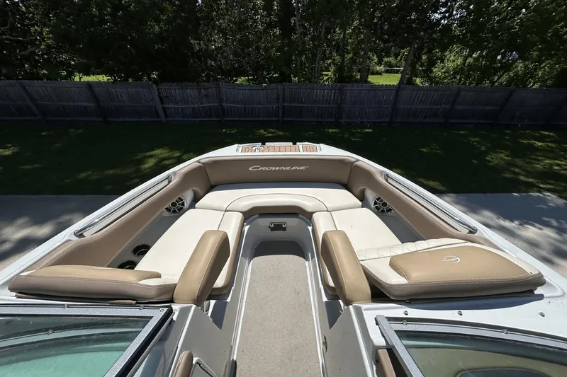 Slide: The Image of Crownline Boats E1 XS 2017 - 17