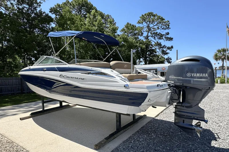 Slide: The Image of Crownline Boats E1 XS 2017 - 7