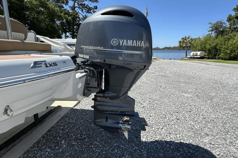 Slide: The Image of Crownline Boats E1 XS 2017 - 9