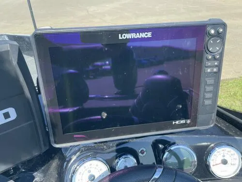 Slide: The Image of Lowrance HDS display on 2022 Nitro ZV21 boat dashboard. - 10