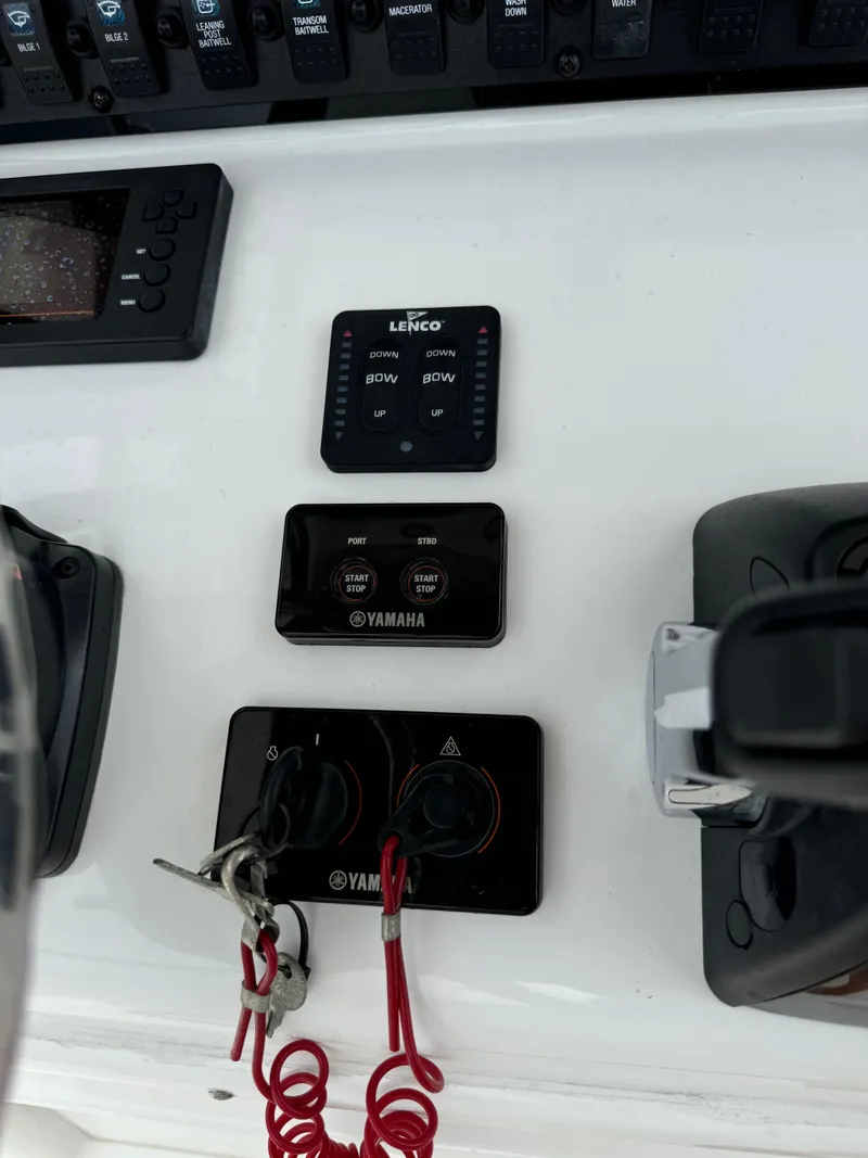 Slide: The Image of Control panel of a 2019 Sea Hunt Gamefish 27 Forward Seating boat. - 16