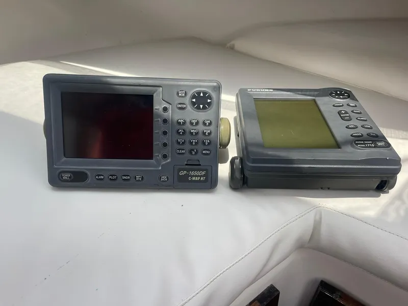 Slide: The Image of FURUNO ELECTRONICS WITH COLOR CHART PLOTTER, SOUNDER/FF, & RADAR - 10