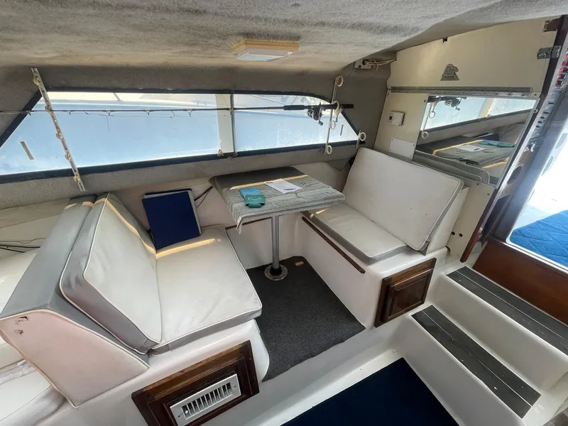 Slide: The Image of FORWARD FACING DINETTE OVERVIEW TO STBD. - 17