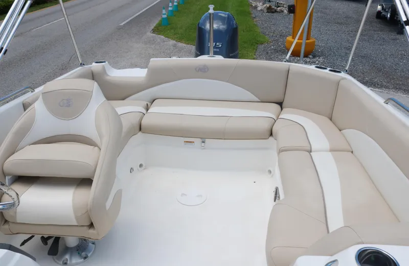 Slide: The Image of 2018 NauticStar 203 SC boat interior with beige and white seating. - 15